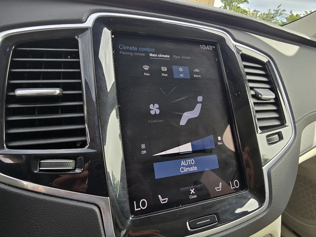 Used 2022 Pine Grey Metallic Volvo Inscription image 23