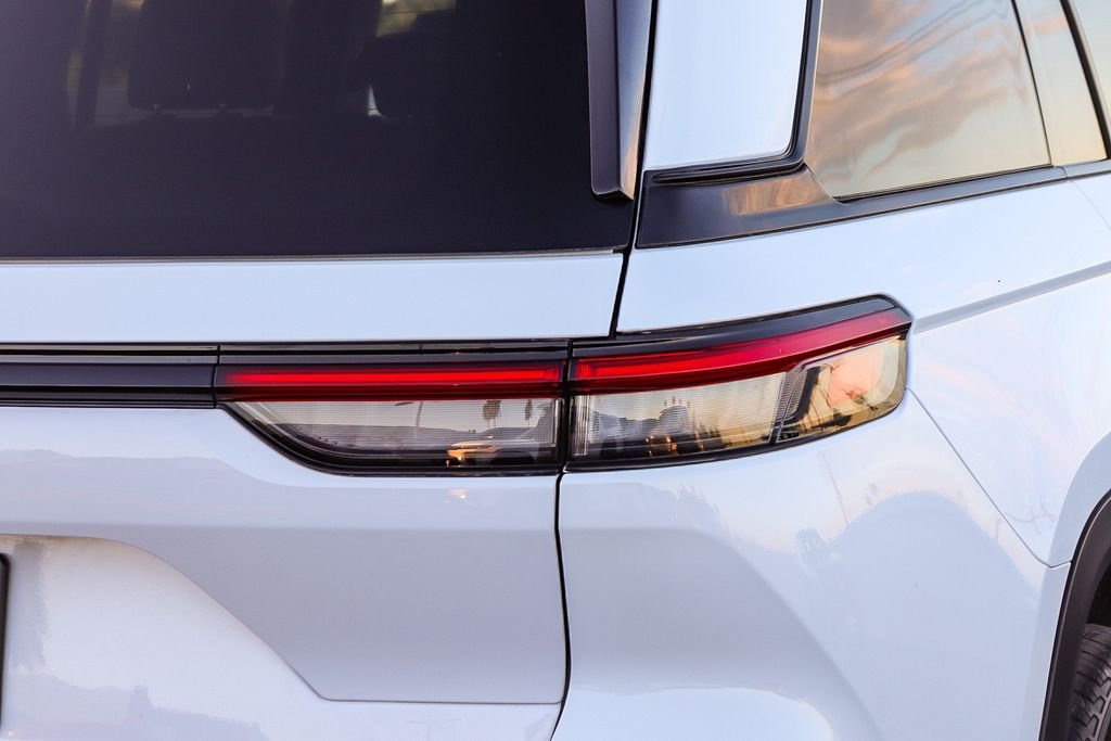 Used 2025 Bright White Clearcoat Jeep Altitude image 10