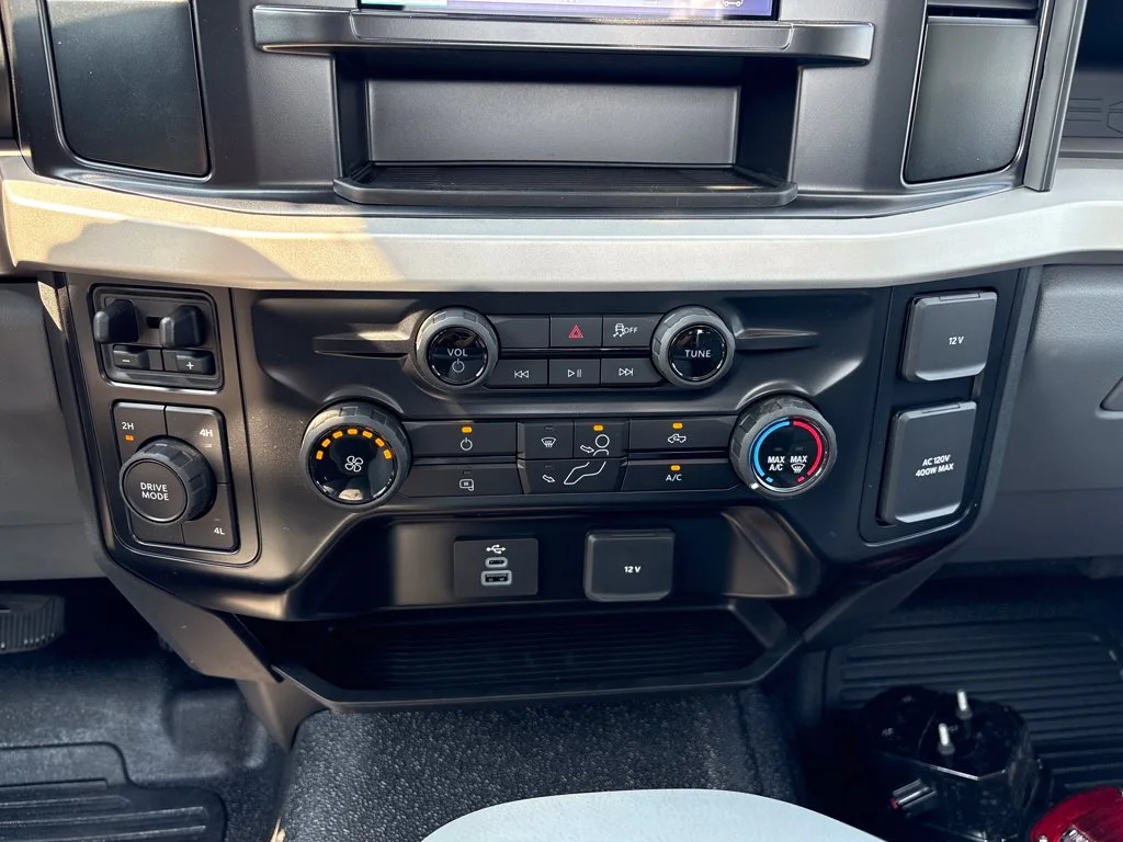 2025 Ford F-550 Super Duty Chassis Cab XL - Photo 16
