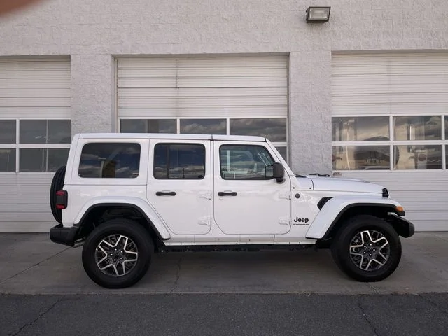 2025 Jeep Wrangler Sahara's photo