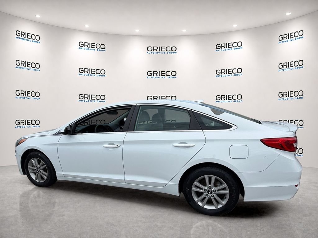Used 2015 White Hyundai SE image 5