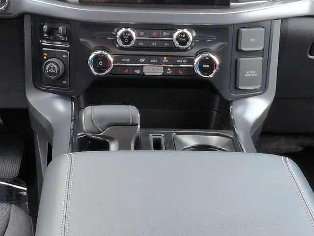 New 2026 Agate Black Metallic Ford XLT image 19