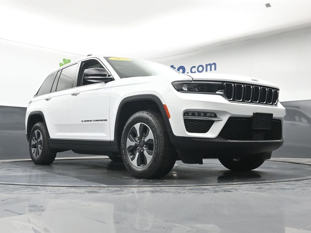 Used 2022 White Jeep 4xe image 27