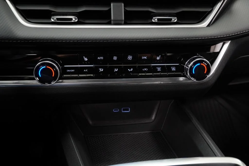 New 2027 Sterling Gray Metallic Chevrolet LT image 18