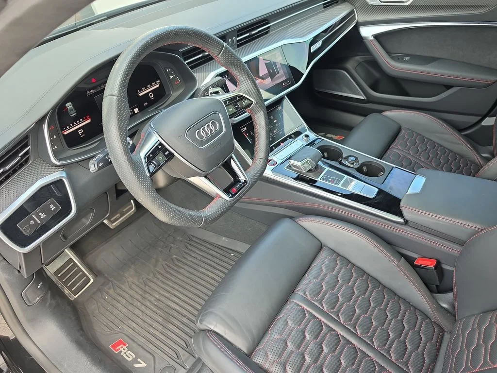Used 2025 Mythos Black Metallic Audi 4.0T image 18