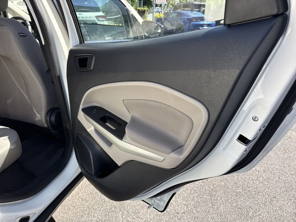Used 2020 Diamond White Ford S image 29