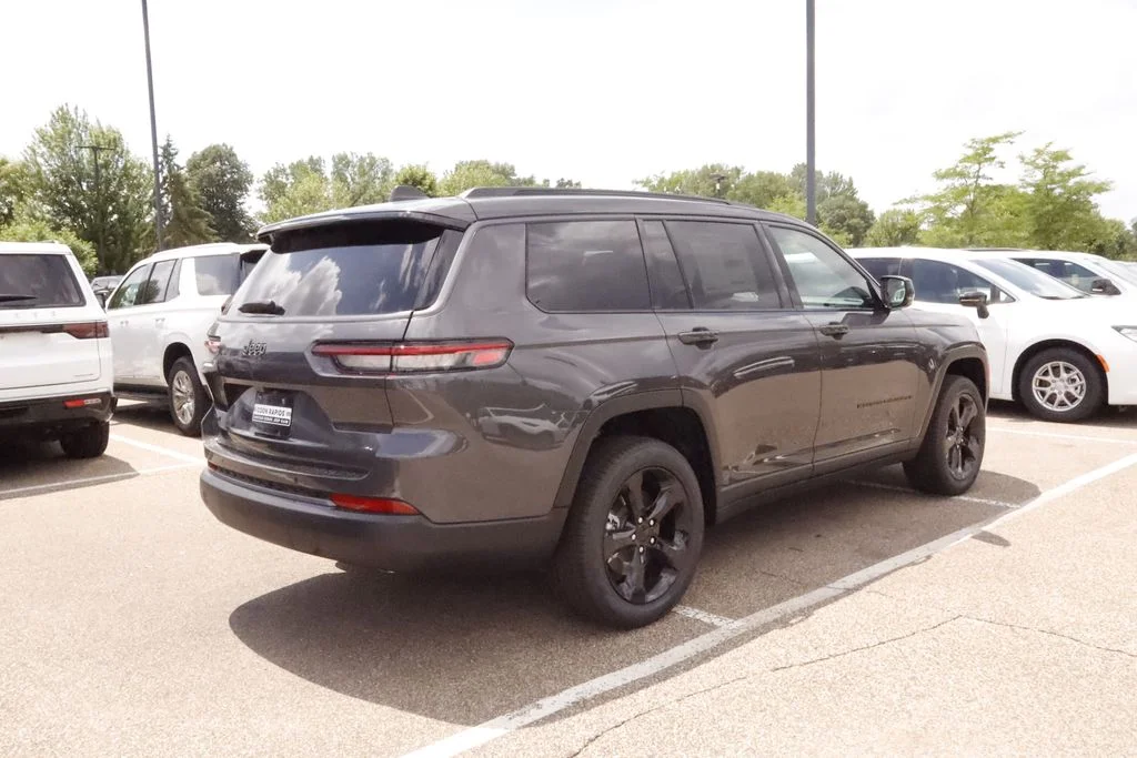 New 2026 Baltic Gray Metallic Clear-Coat Exterior Paint Jeep Limited image 8