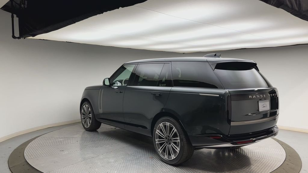 New 2026 Belgravia Green Land Rover SE image 4