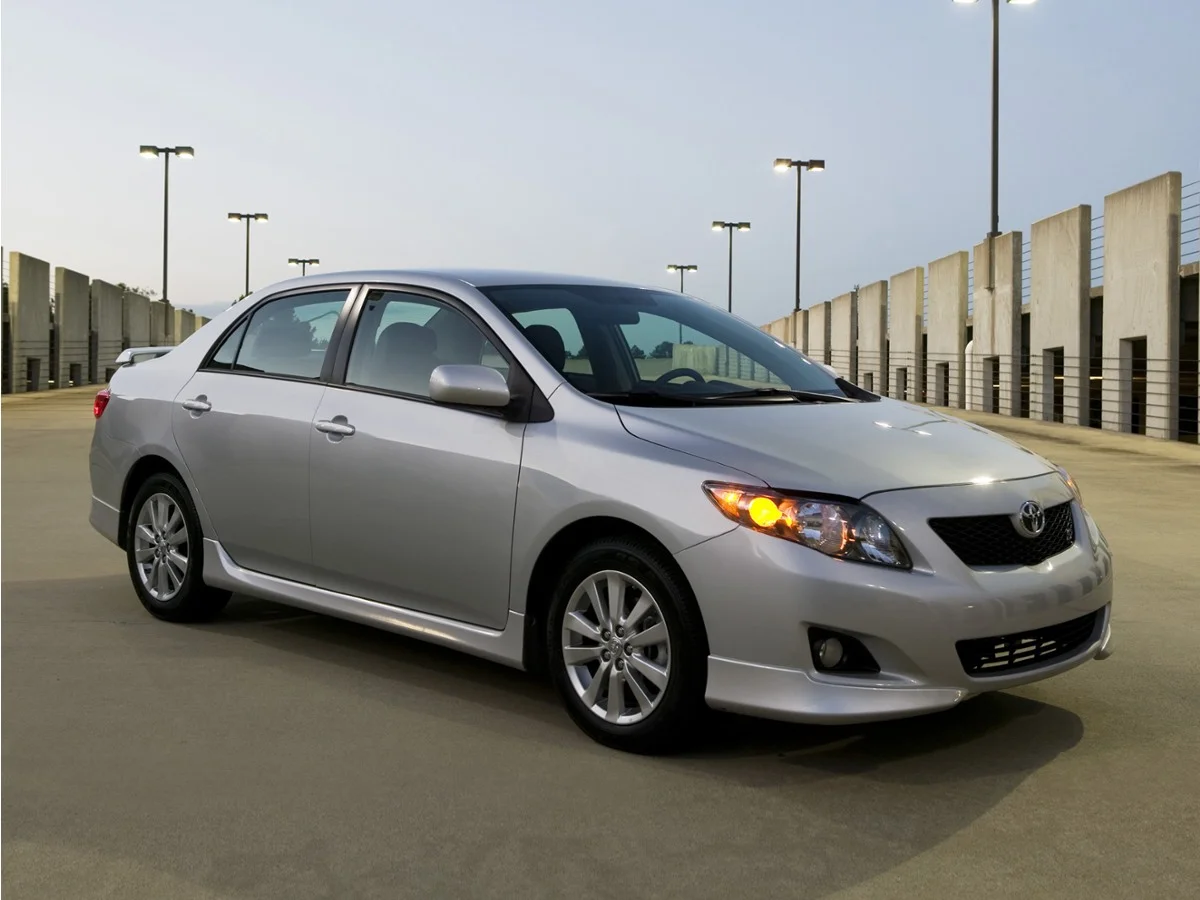 Used 2010 Desert Sand Mica Toyota LE image 19