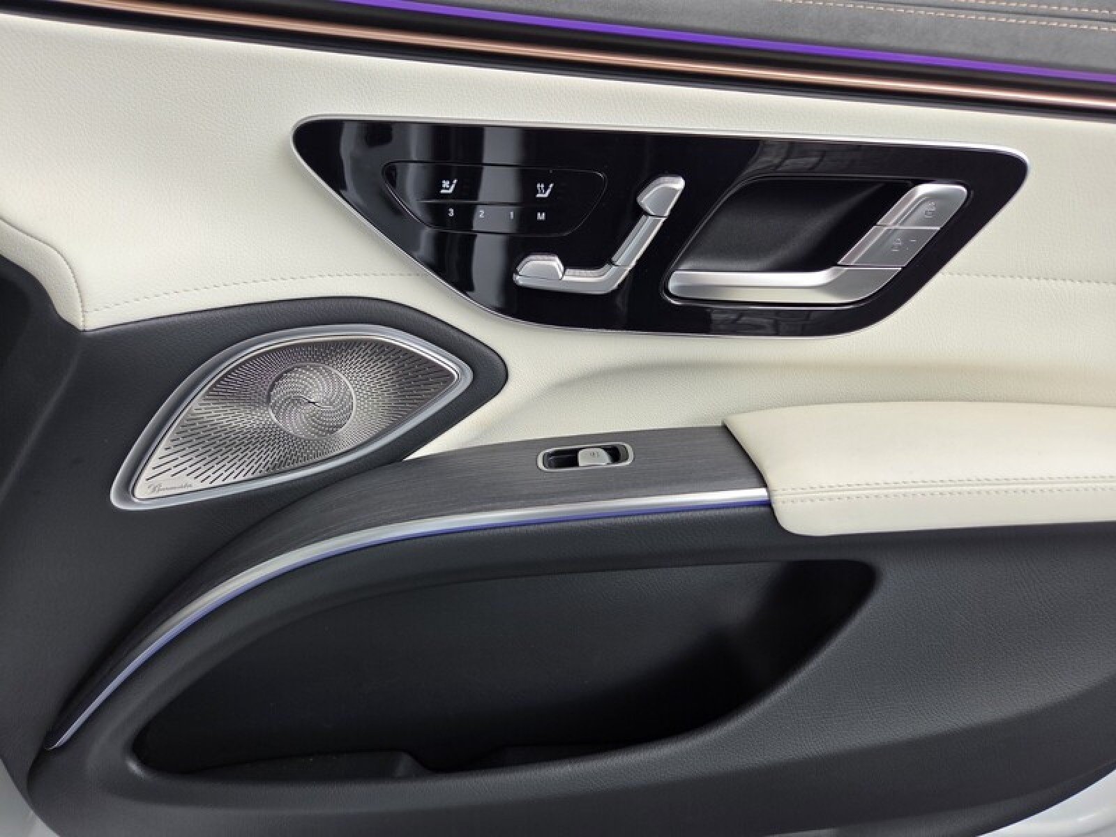 Certified Used 2024 MANUFAKTUR Moonlight White Metallic Mercedes-Benz EQS 580 image 22