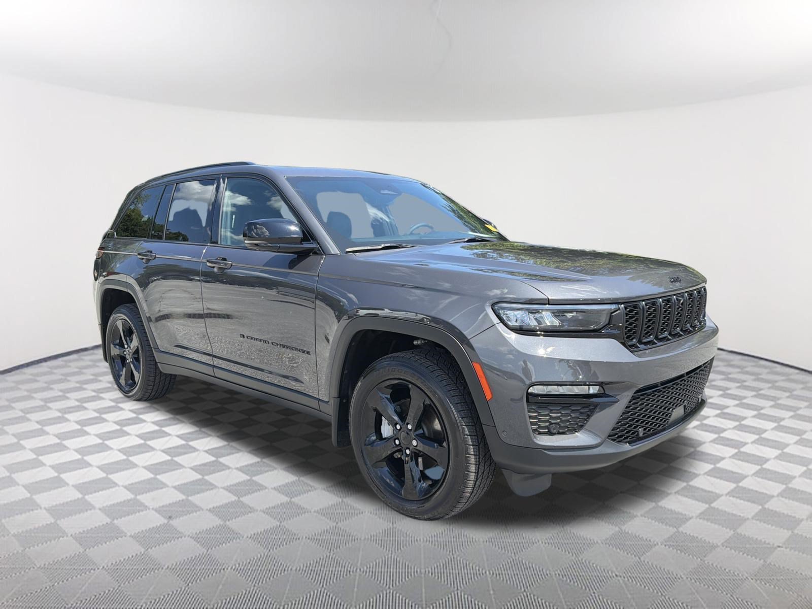 Used 2025 Gray Jeep Limited 4x2 image 3