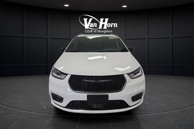New 2026 Bright White Clear-Coat Exterior Paint Chrysler Limited image 12