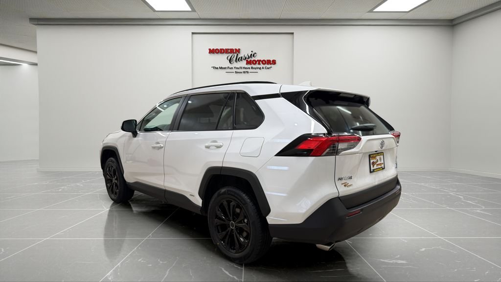 Used 2025 White Toyota XLE image 5