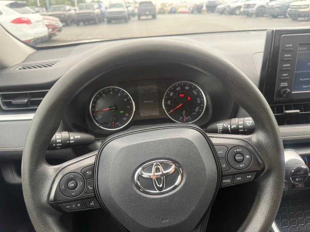 Used 2019 White Toyota XLE image 20
