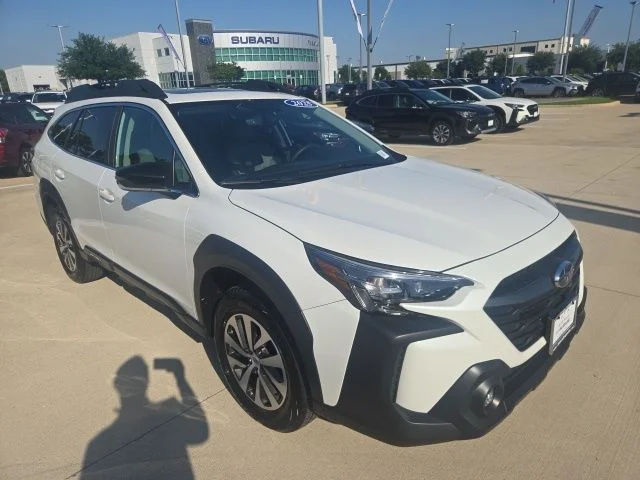 2025 Subaru Outback Premium's photo