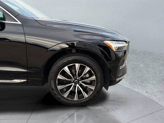 Used 2023  Volvo Plus Bright Theme image 33