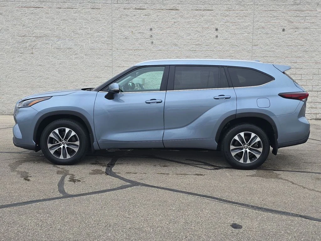 Used 2024  Toyota XLE image 10