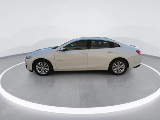 Used 2023 White Chevrolet LT image 5