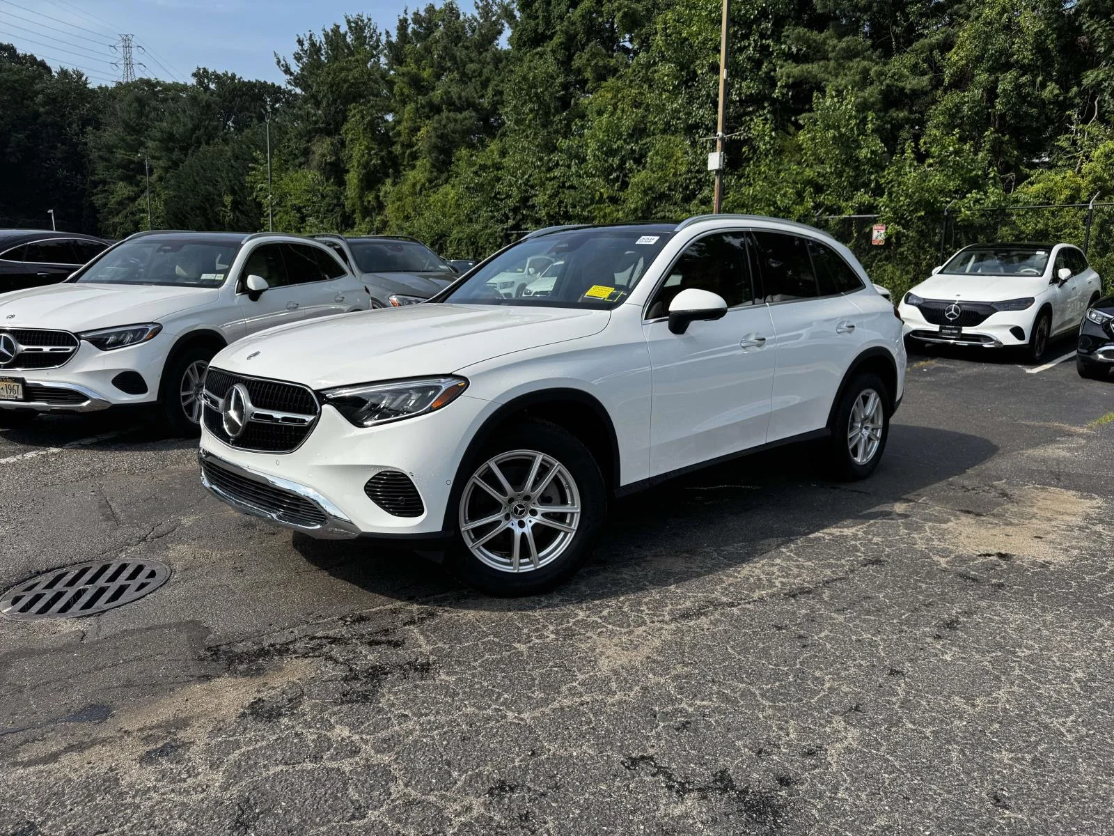 Used 2023  Mercedes-Benz GLC 300 image 1