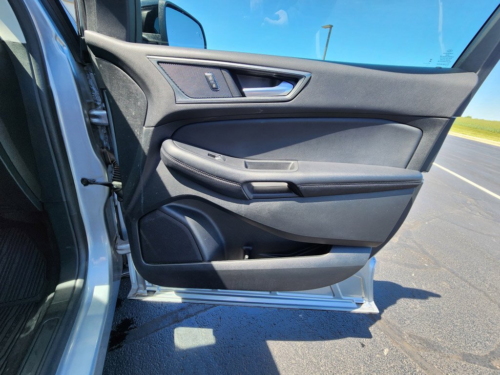 Used 2024 Iconic Silver Metallic Ford SE image 23