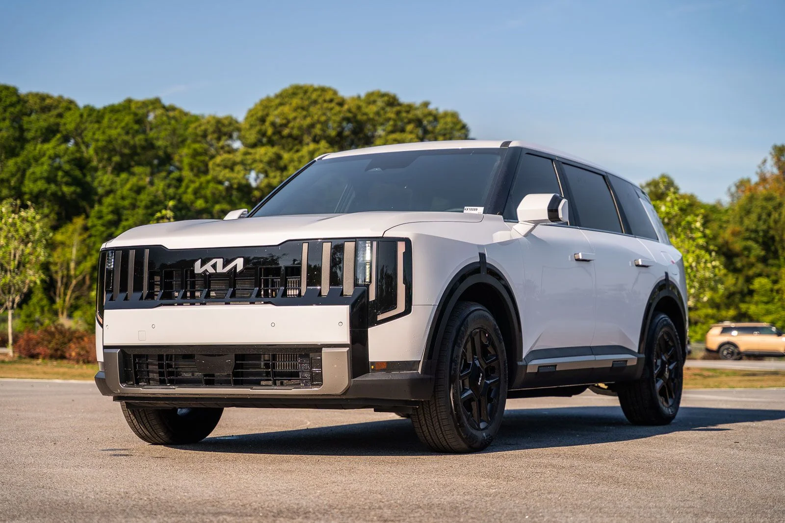 Used 2027 White Kia LX image 2
