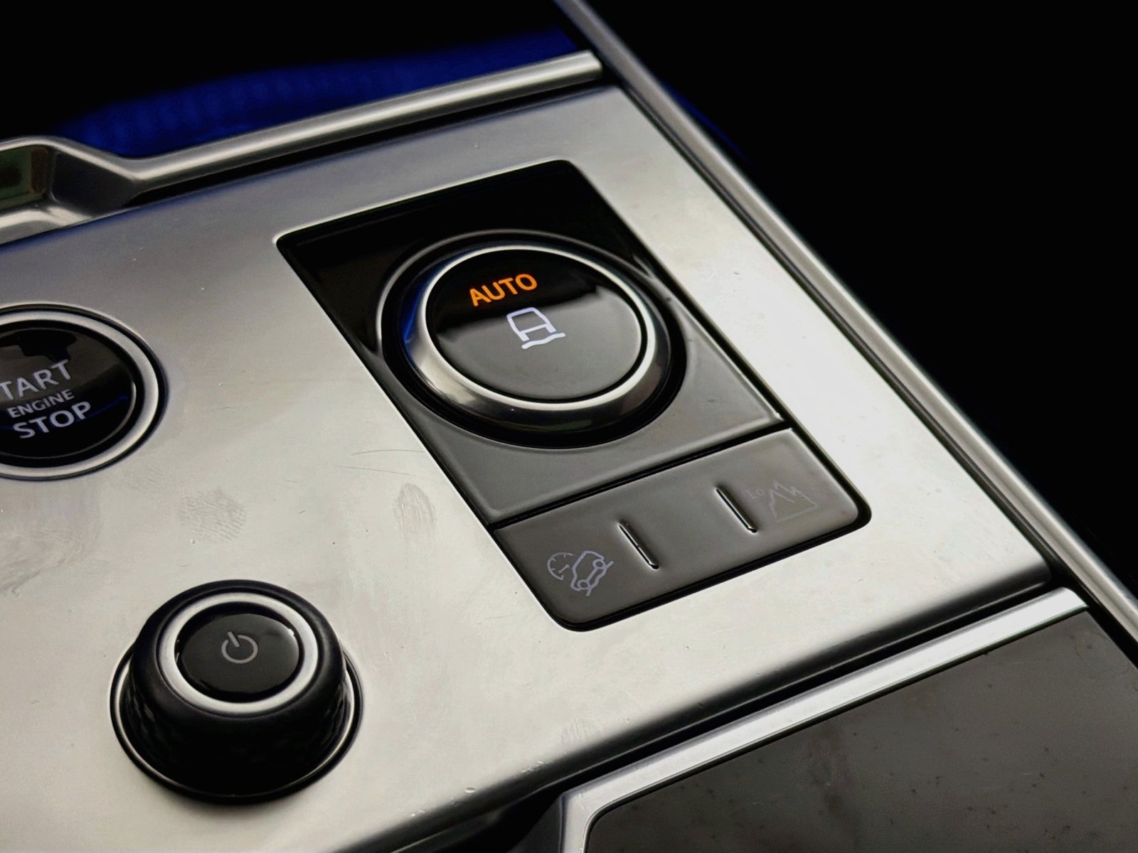 Used 2023 Santorini Black Metallic Land Rover Autobiography image 19
