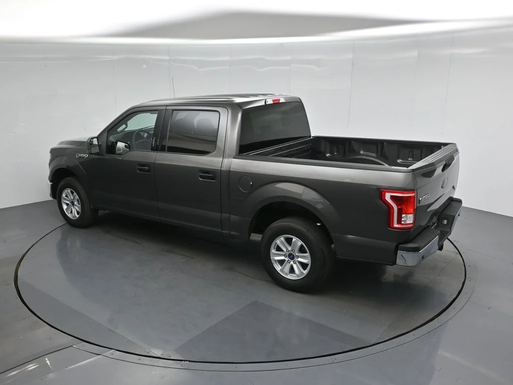 Used 2017 Gray Ford XLT image 35