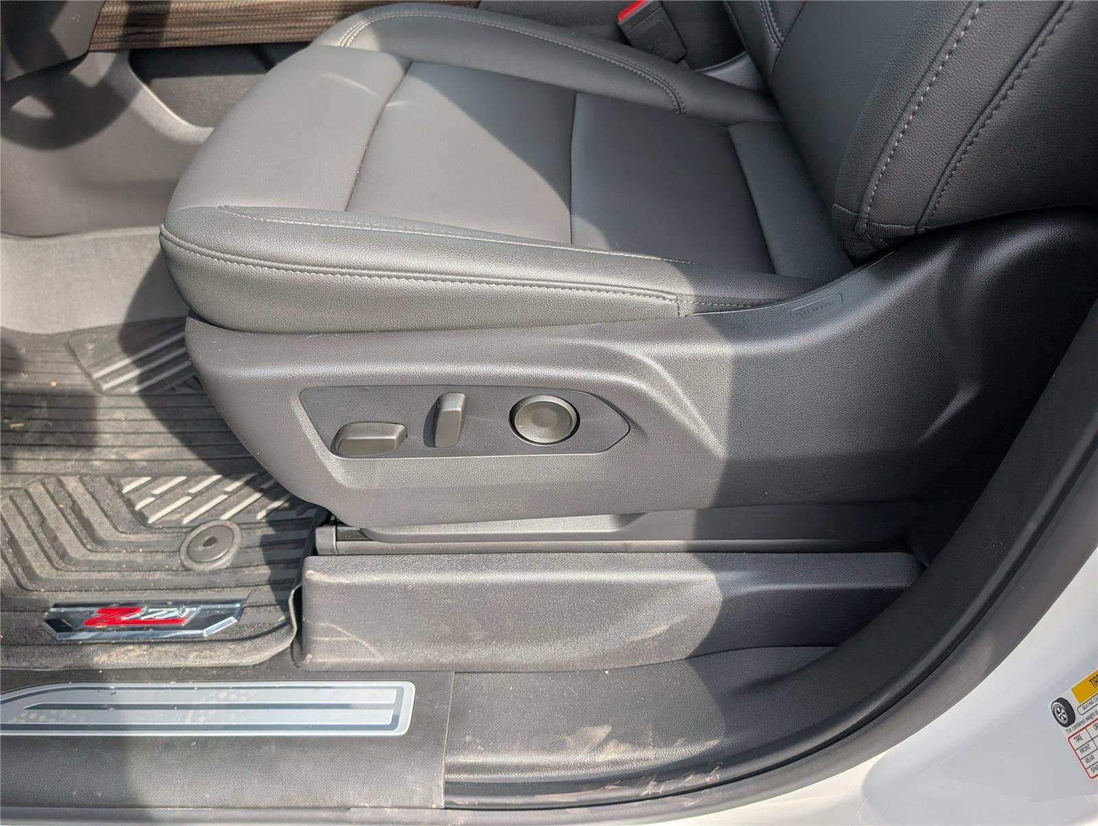 New 2026 Summit White Chevrolet LT Trail Boss image 19