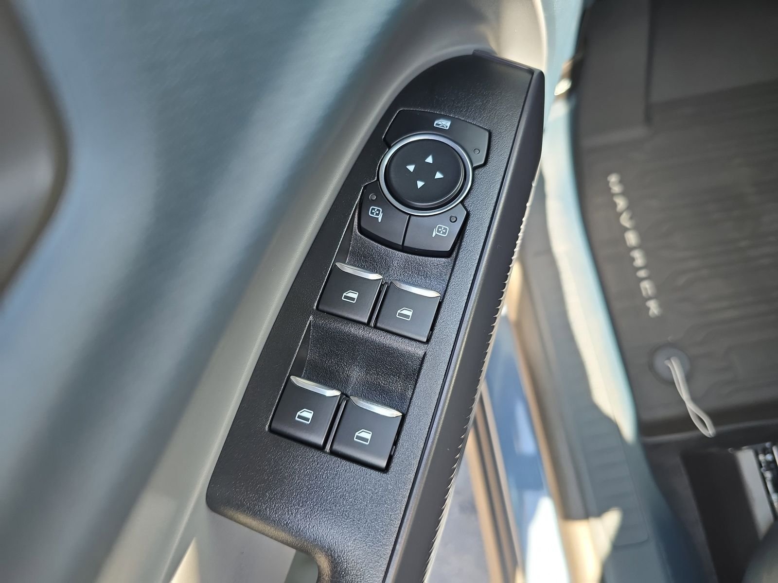 New 2025 Azure Gray Metallic Tri-Coat Ford XLT image 13