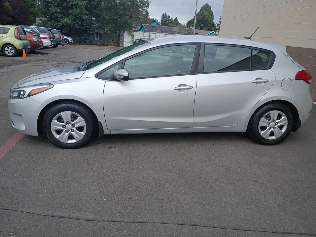 Used 2017 Silky Silver Kia LX image 7