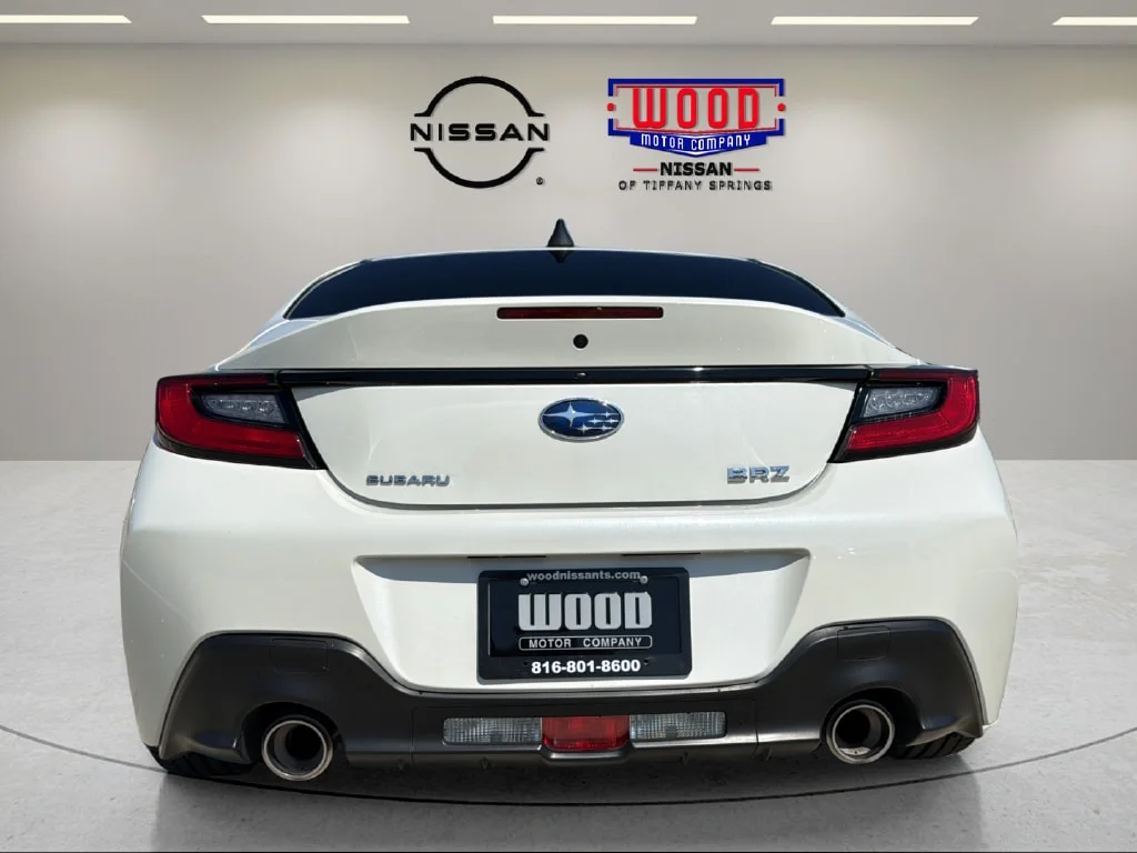 Used 2024 Crystal White Pearl Subaru Limited image 3