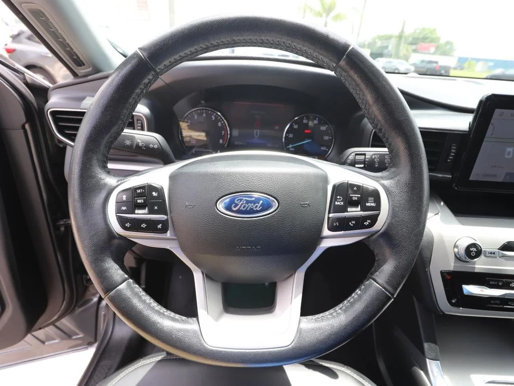 Certified Used 2023 Gray Ford XLT image 18