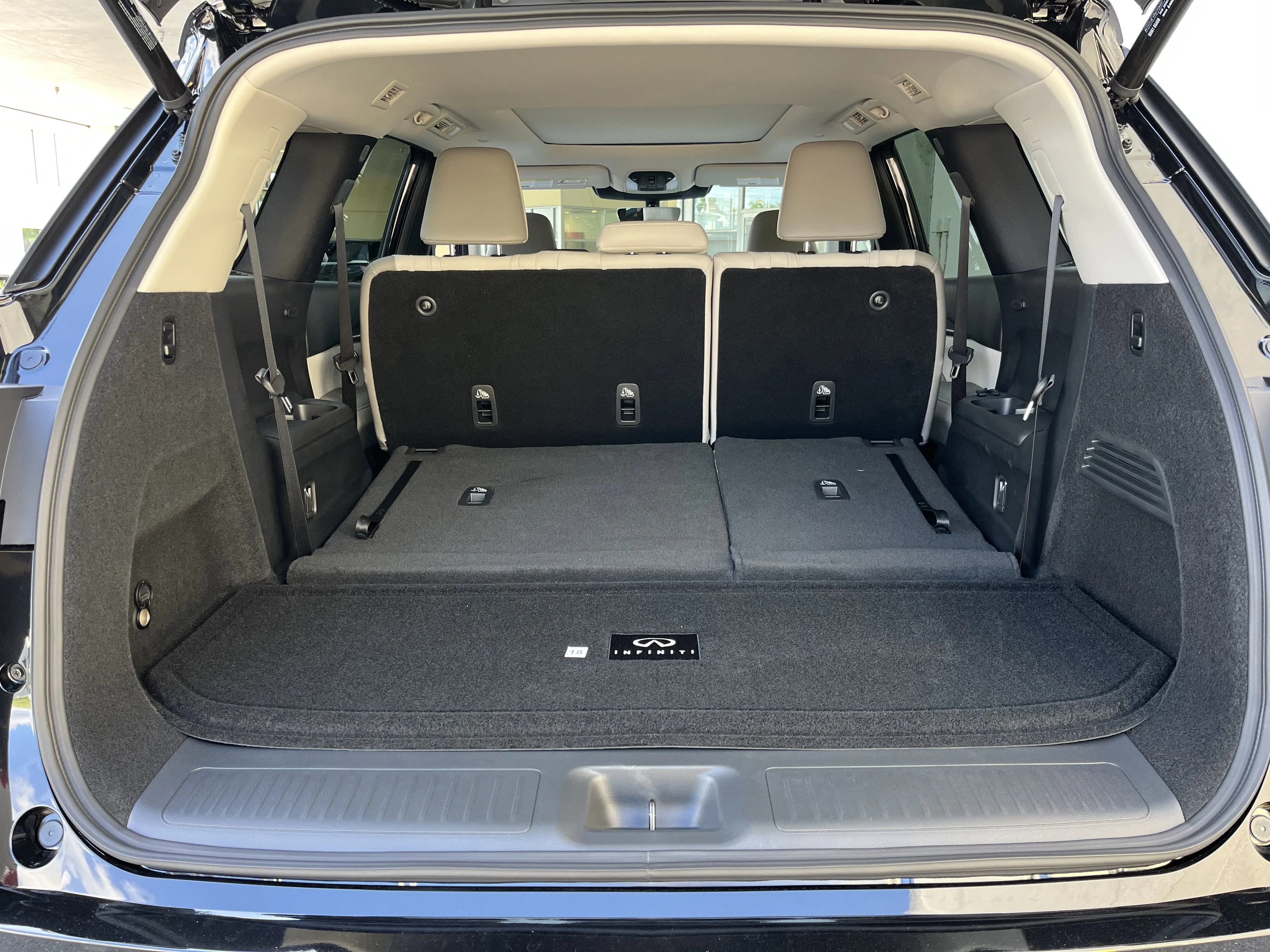 New 2027 Mineral Black INFINITI LUXE image 20