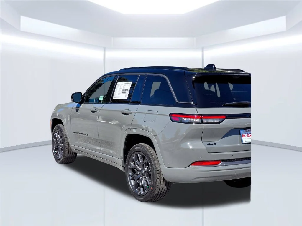 New 2027 Gray Jeep Summit image 41