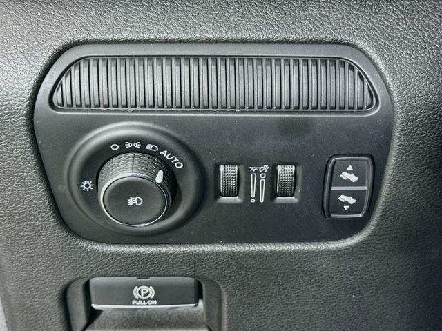 Used 2024 White Jeep Base image 10