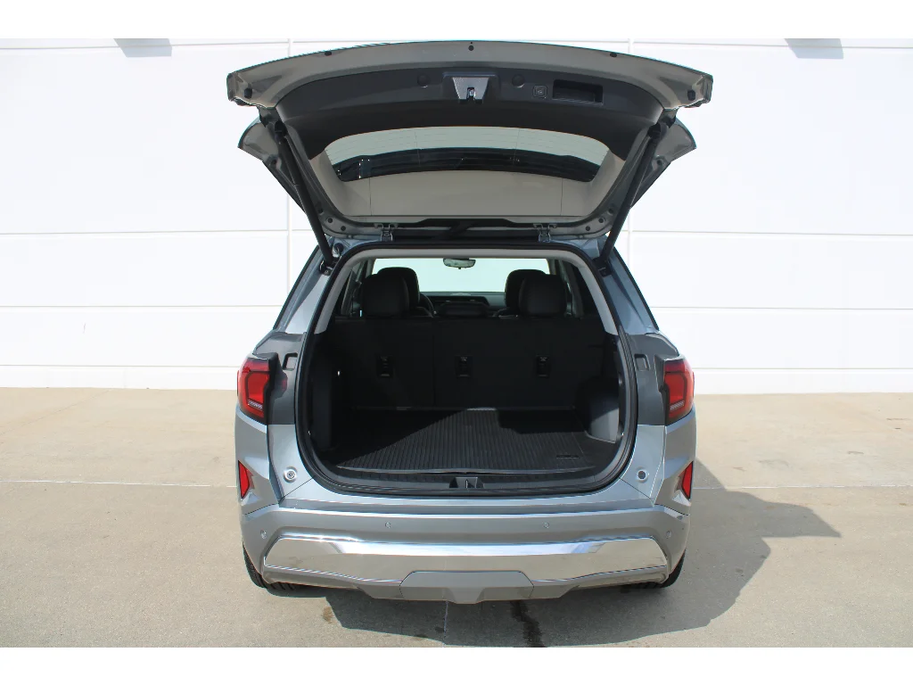 New 2026 STERLING METALLIC GMC AWD Denali image 23
