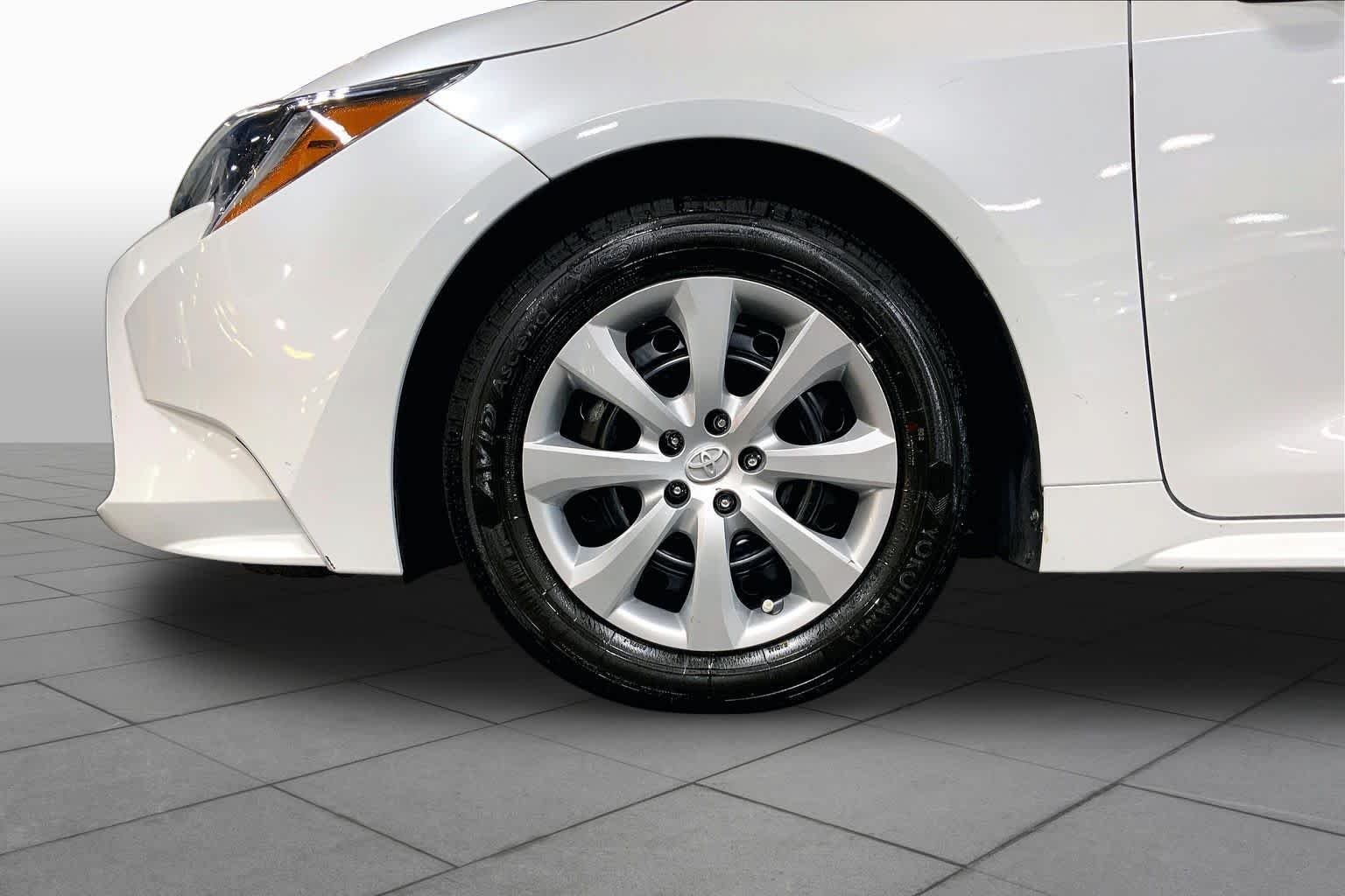 Used 2024 Wind Chill Pearl Toyota LE image 10