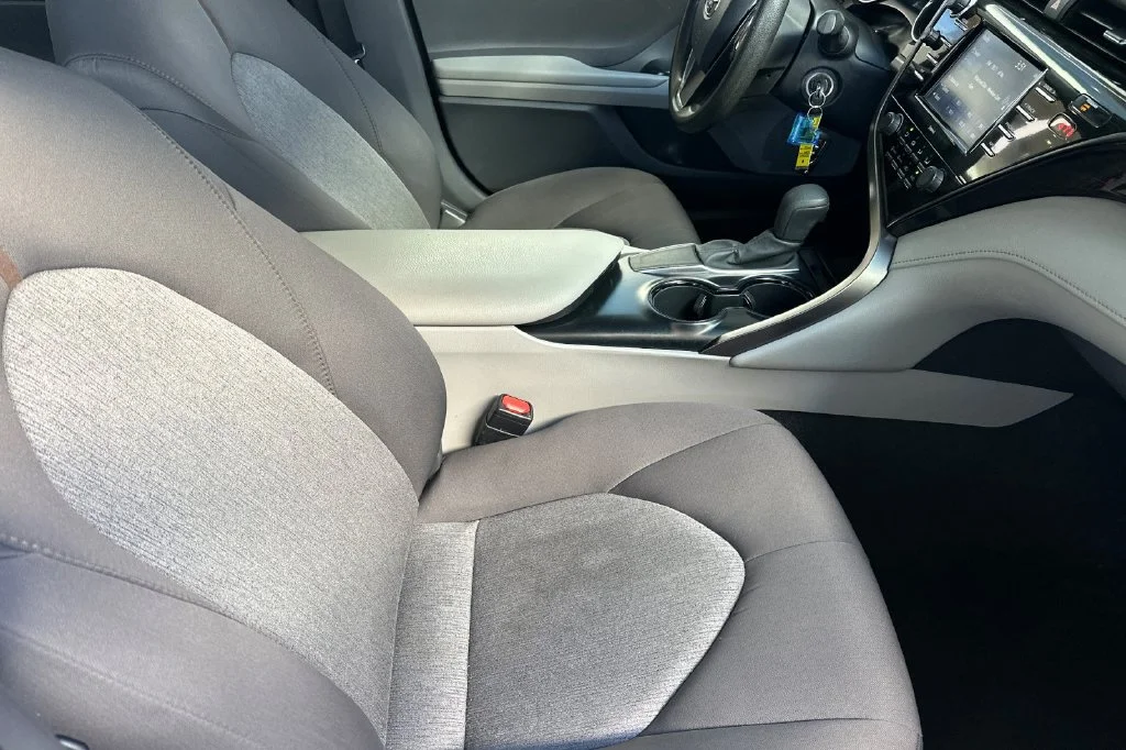 Used 2020 White Toyota LE image 15
