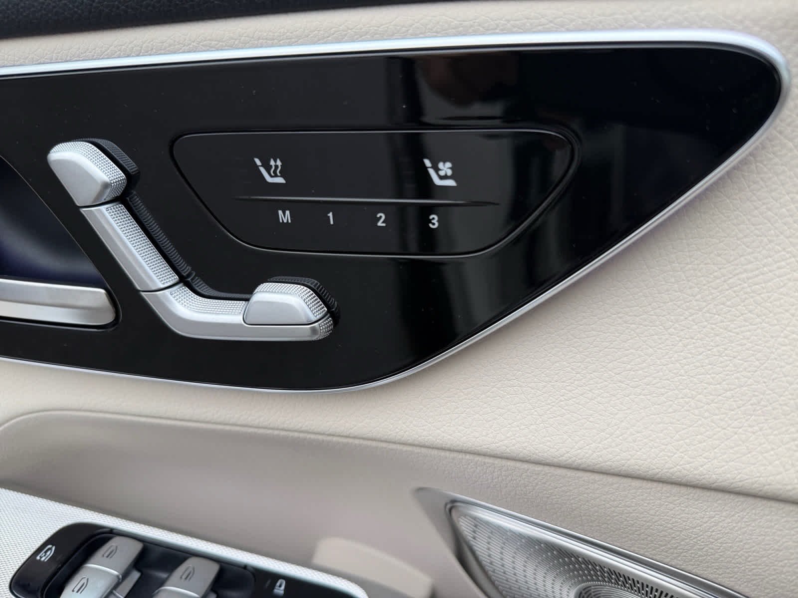 Used 2026 Polar White Mercedes-Benz GLC 300 image 27