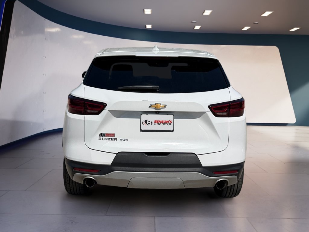 Used 2025 White Chevrolet LT image 4
