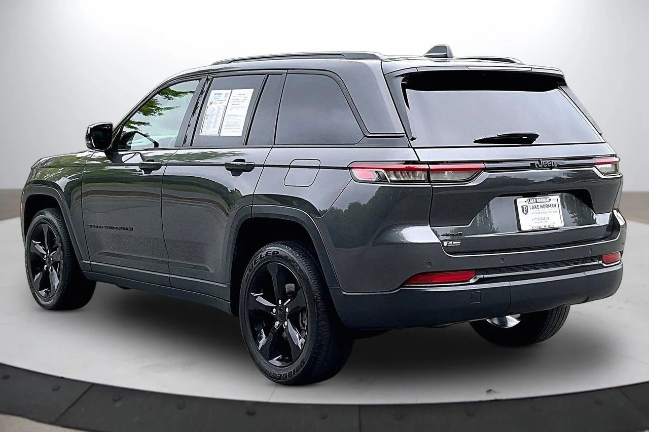 Certified Used 2023 Gray Jeep Altitude X image 7