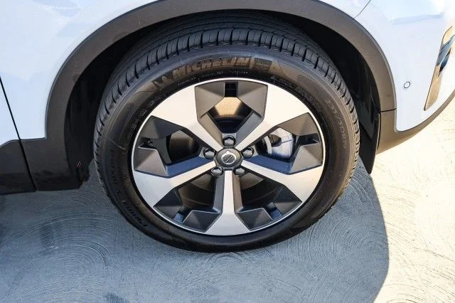 2026 Volvo XC40 Plus - Photo 10