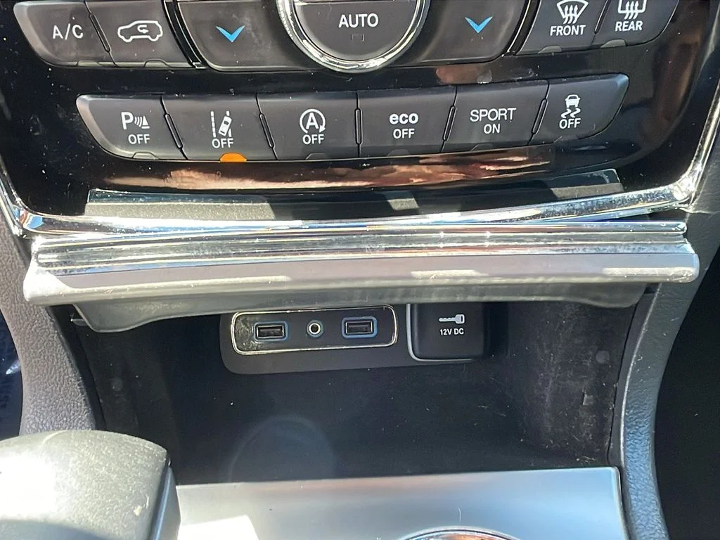 Used 2020 White Jeep Altitude image 21