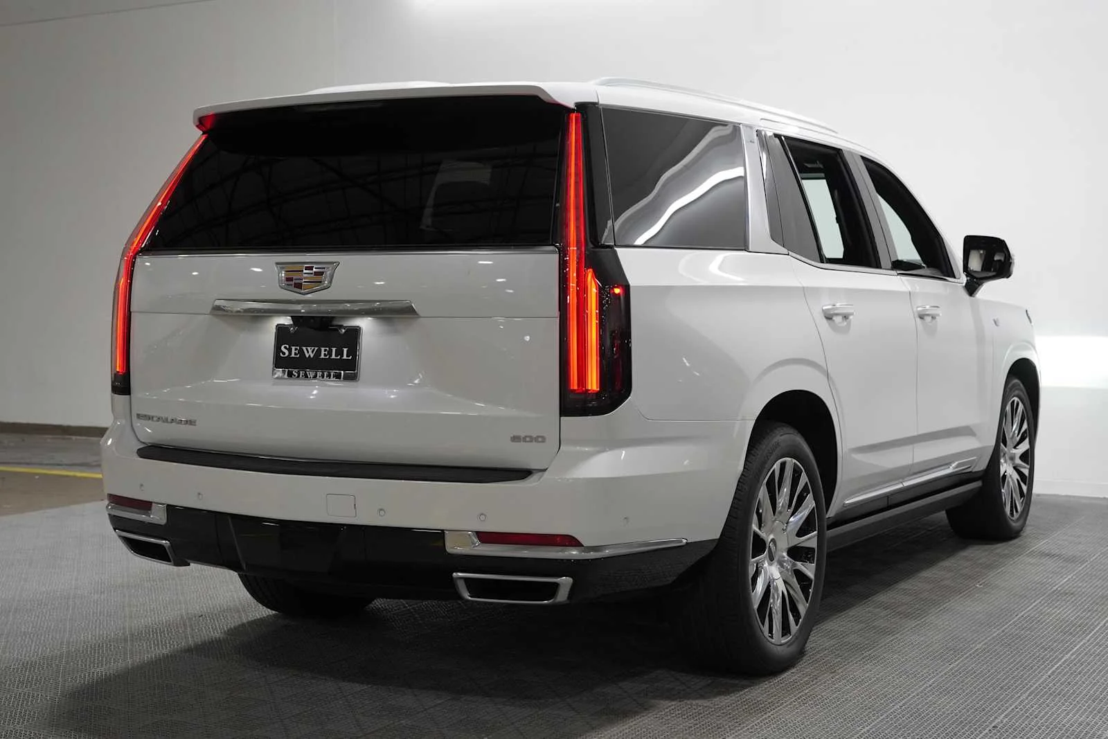 Used 2025 Crystal White Tricoat Cadillac 4WD Premium Luxury Platinum image 4