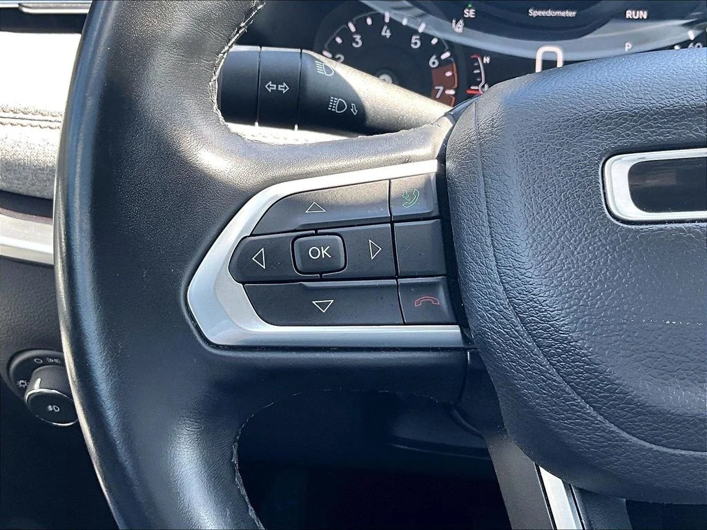 Used 2022 Red Jeep Latitude Lux image 19