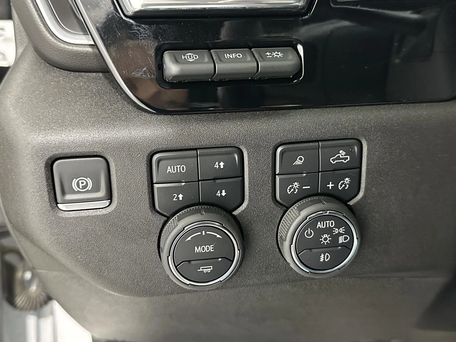 Used 2025 Summit White Chevrolet LTZ image 17