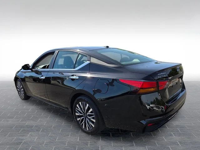 Used 2025 Black Nissan 2.5 SV image 5
