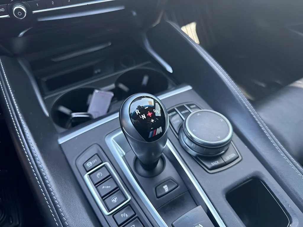 Used 2018  BMW  image 17