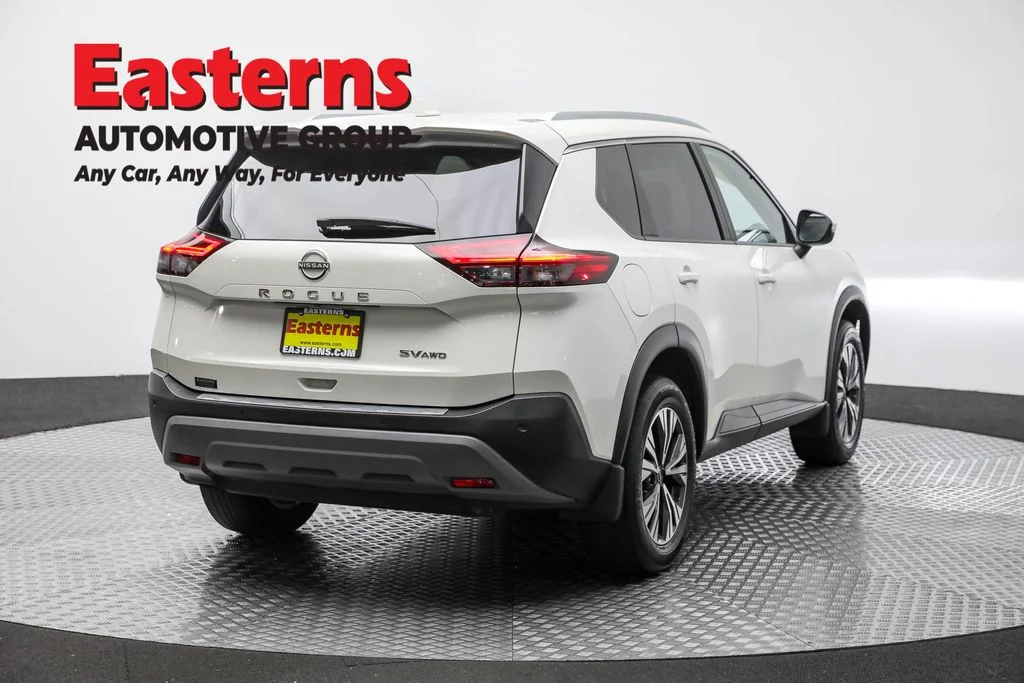 Used 2022 White Nissan SV image 5