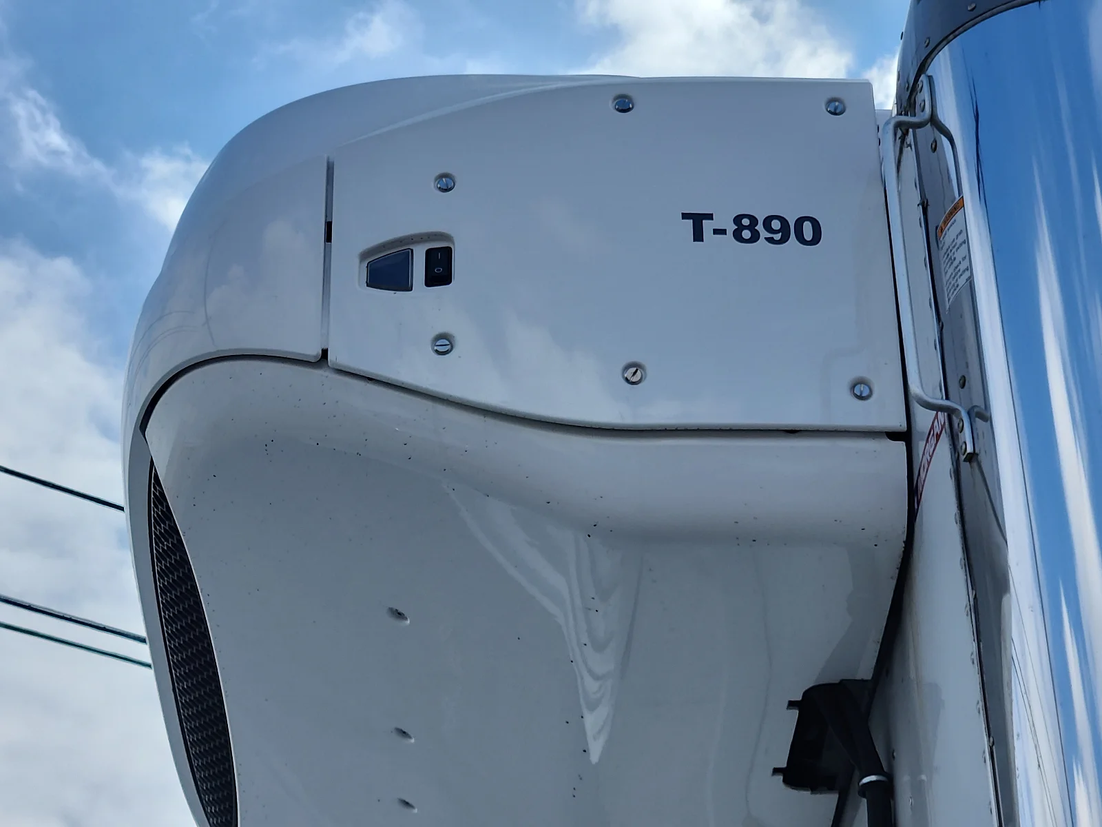 Used 2024 White Isuzu  image 13